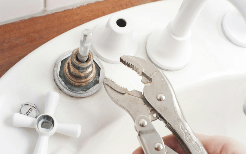 Installation sanitaire moderne - douche italienne et meuble vasque